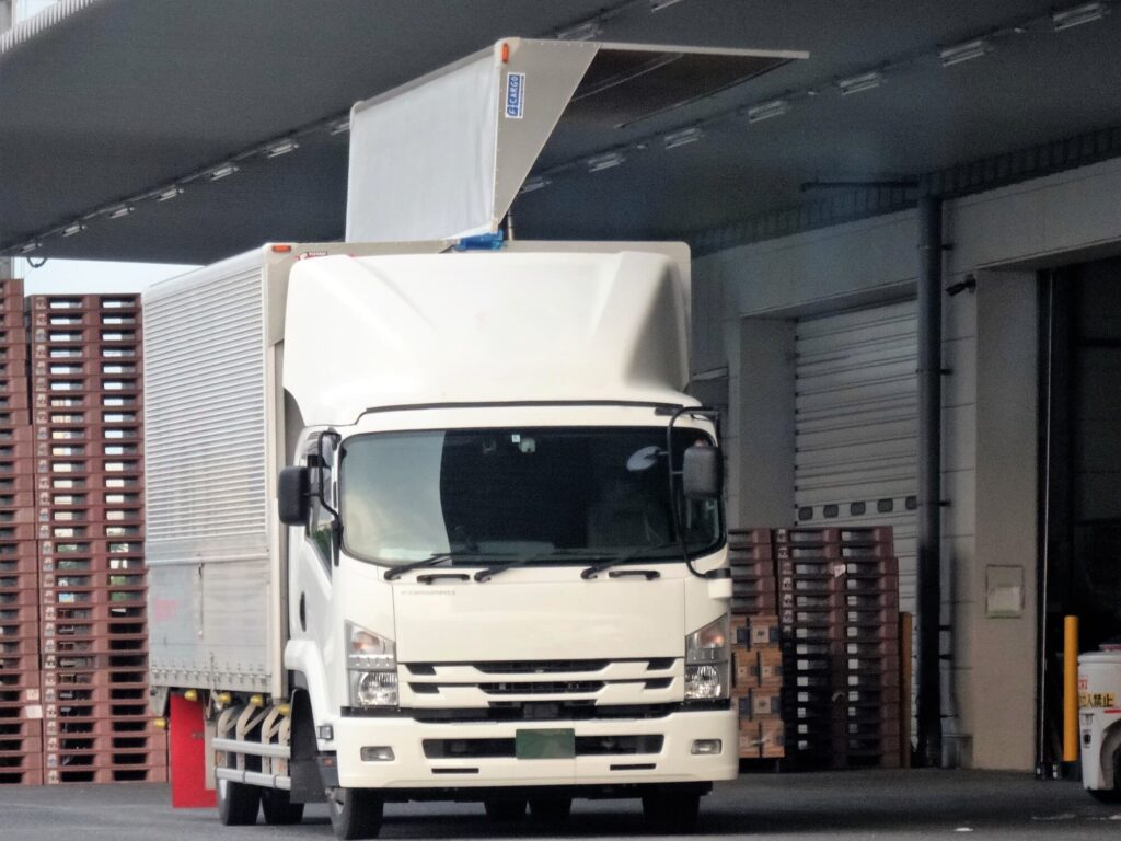 4トントラックをお得にレンタルするには？